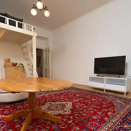 Vinohrady Apartment *